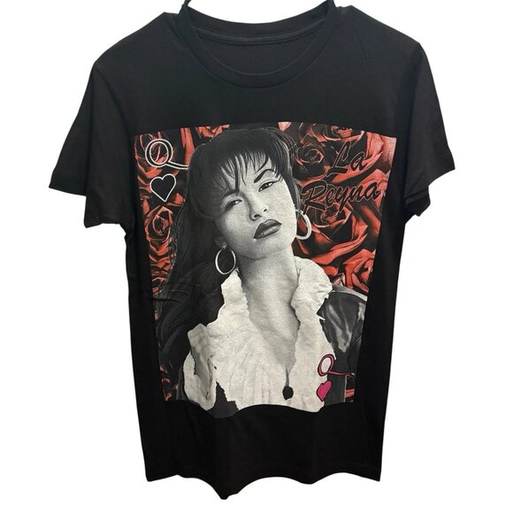 Tops - Queen of Hearts Selena La Reyna Mexico Singer Rose Roses Flower T-Shirt